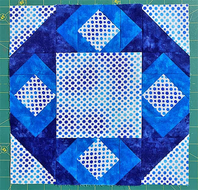 The finished sample Cupid's Arrowpoint quilt block The finished sample Cupid's Arrowpoint quilt block