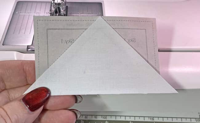 Position Goose.1 on the printed side of the pattern, using the dashed placements line to position it correctly Position Goose.1 on the unprinted side of the pattern, using the dashed placements line to position it correctly