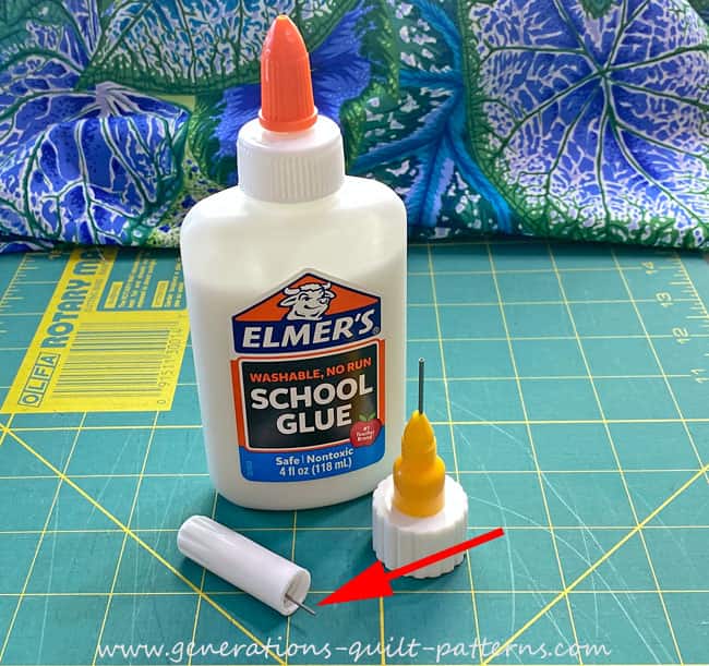 A fine tipped cap with a 'plunger' that inserts and keeps the tip from clogging.