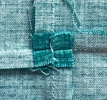 Twirled or fanned seam in the center Twirled or fanned seam in the center