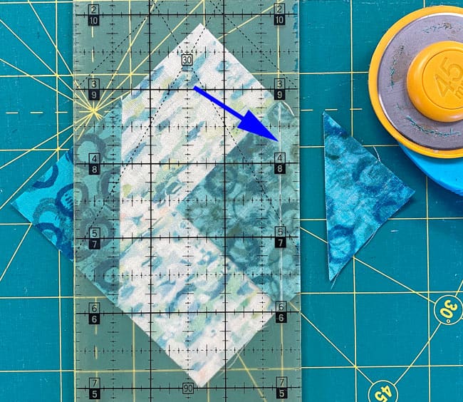 Trim away the excess from the seam allowance Trim away the excess from the seam allowance