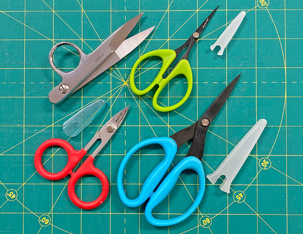Scissors and snips for cutting the threads in your chain piecing Scissors and snips for cutting the threads in your chain piecing